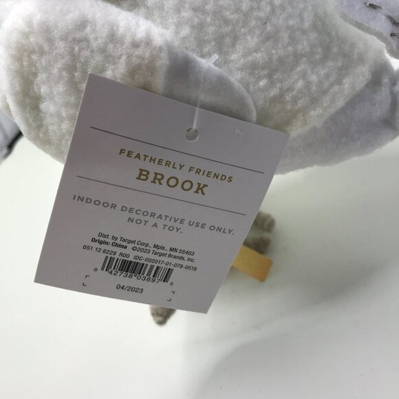 NWT Wondershop Featherly Friends Fabric Bird 2023 Brook with white coat and hat - Picture 2 of 8